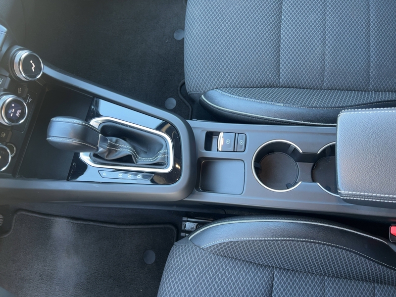 Fahrzeugabbildung Arkana Apple CarPlay Rückfahrkamera PDC BT Bild 13 von 16