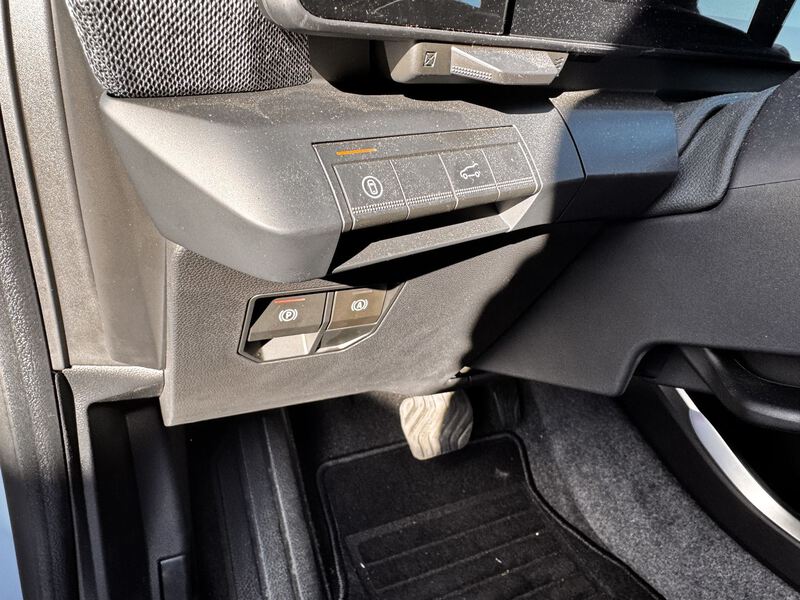 Fahrzeugabbildung Scenic E-TECH WINTER+ACTIV Bild 18 von 24