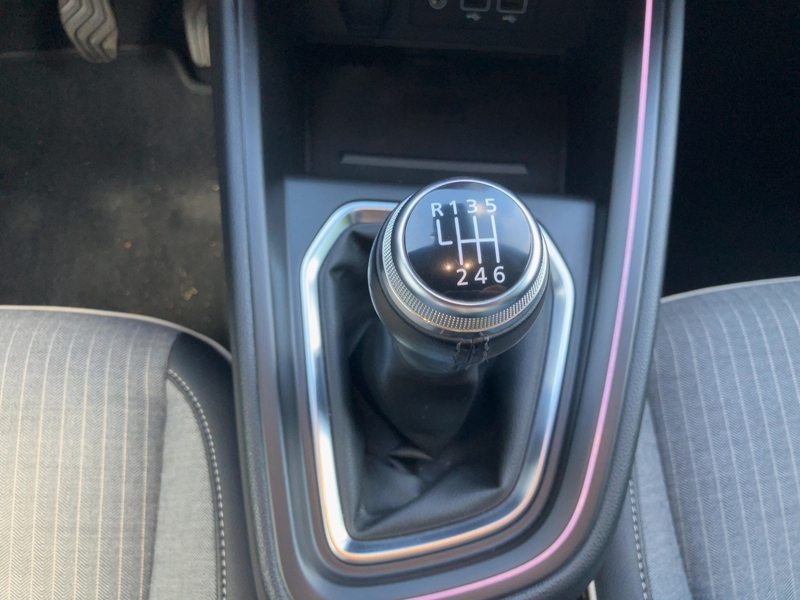 Fahrzeugabbildung Clio Lutecia 1.0 TCe 90 GPF Bild 18 von 20
