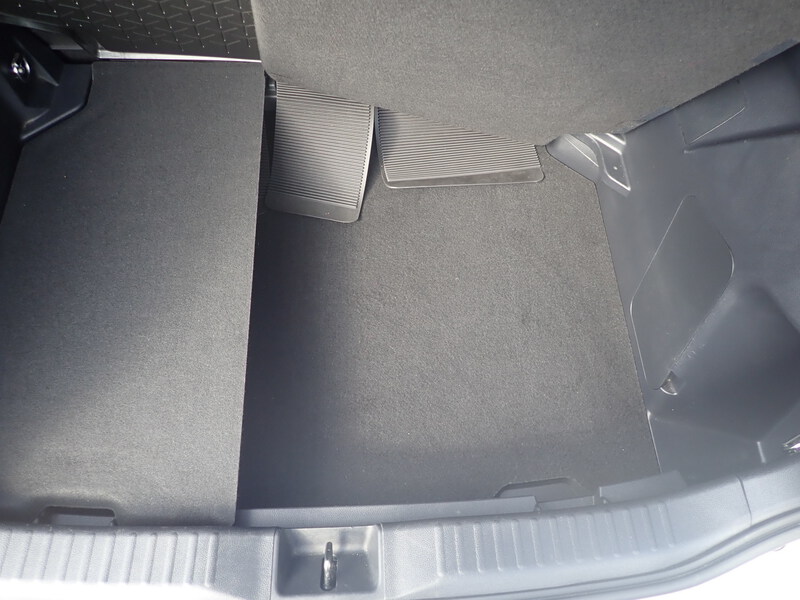 Fahrzeugabbildung Yaris Cross  1.5 Hybrid Elegant 4X2 Bild 7 von 20