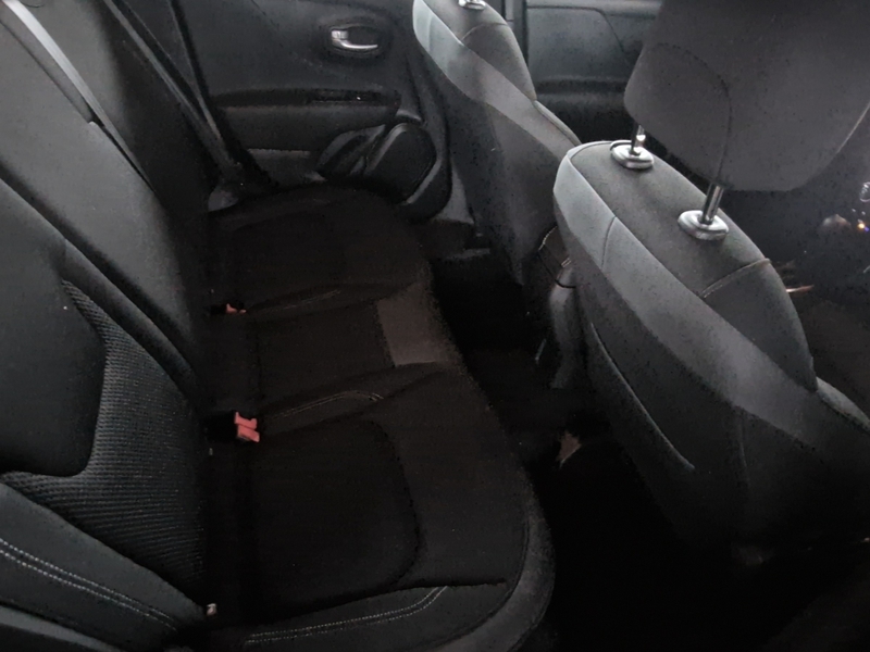 Fahrzeugabbildung Renegade MY23 1.5 MHEV Longitude Automatik Bild 9 von 17