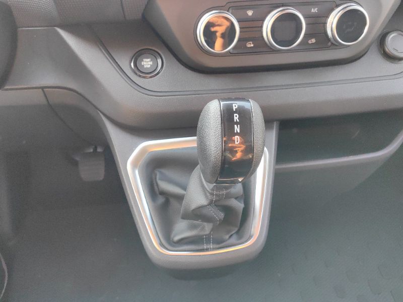 RENAULT Trafic 2025 — imagine 16