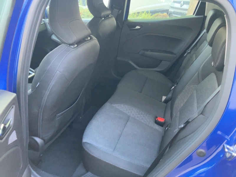 Fahrzeugabbildung Clio SHZ*PDC* Bild 8 von 20