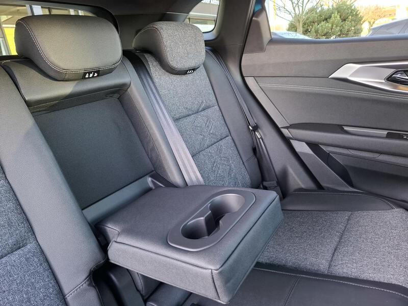 Fahrzeugabbildung Austral Techno Full Hybrid E-Tech 200 Bild 17 von 44