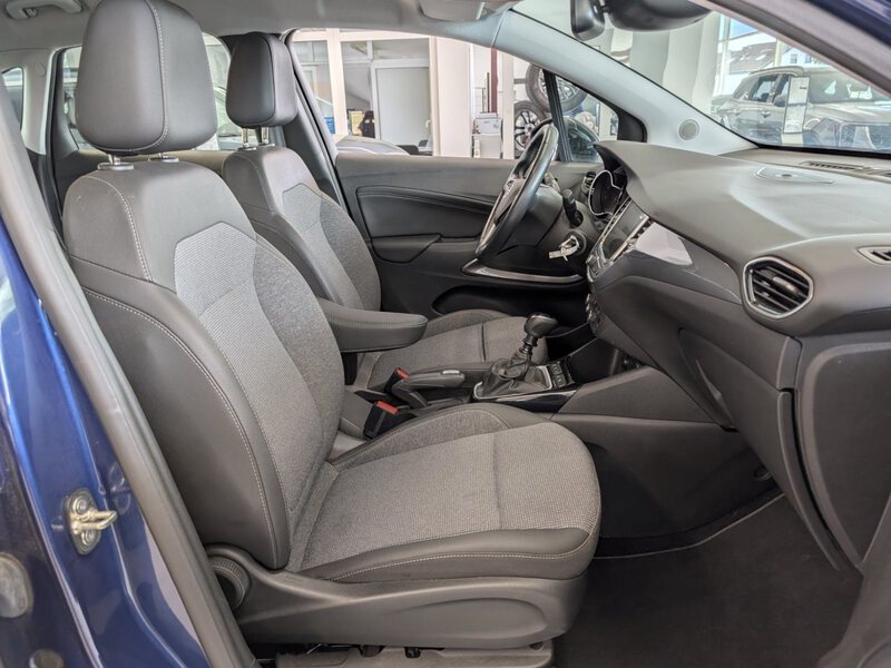 Fahrzeugabbildung Crossland 1.2 Turbo Business Edition Navi Kamera Bild 12 von 34