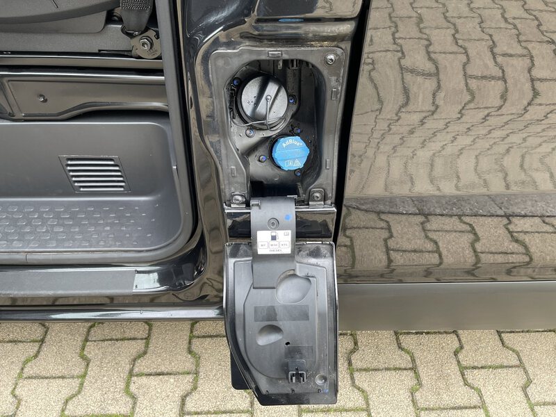 Fahrzeugabbildung Trafic DoKa L2H1 Komfort 3,0t Blue dCi 150 PS Bild 26 von 43