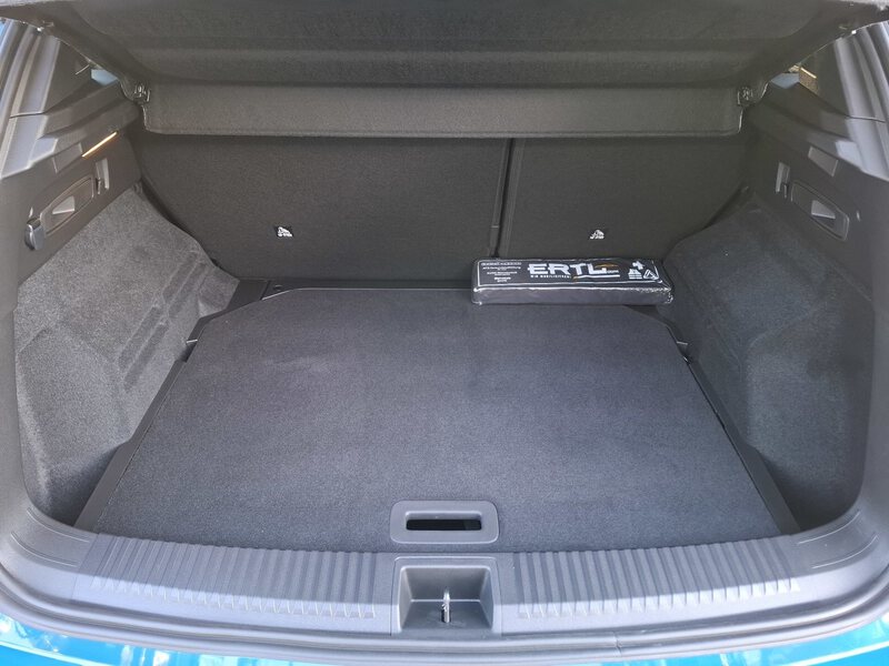 Fahrzeugabbildung Austral Techno Full Hybrid E-Tech 200 Bild 10 von 44