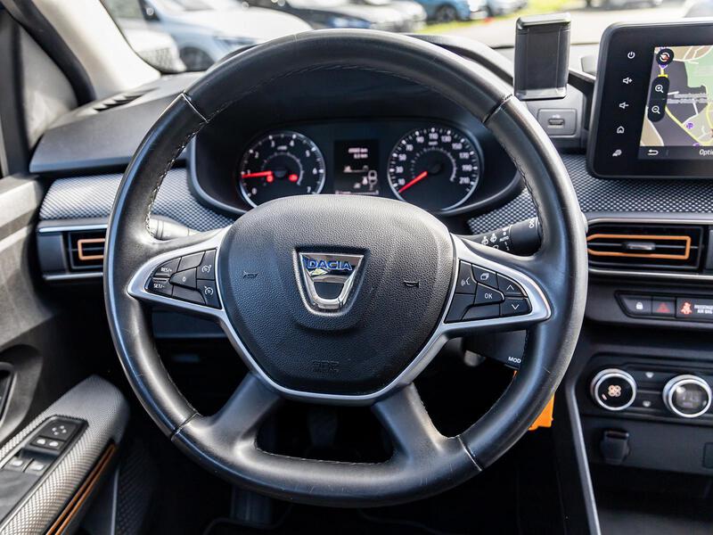 Fahrzeugabbildung Sandero NAVI PDC KLIMA BT Bild 9 von 15