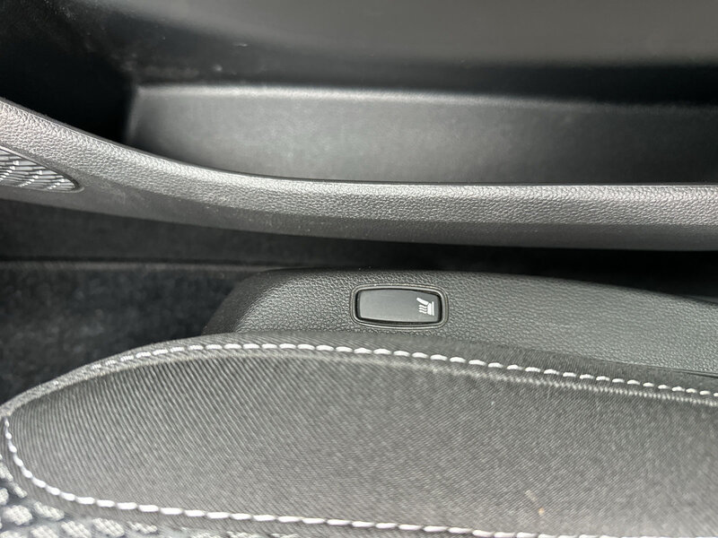 Fahrzeugabbildung Duster Scheckheft 360° Bild 19 von 20