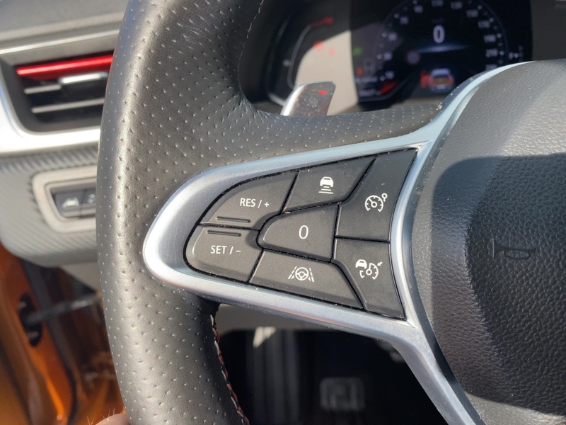 Fahrzeugabbildung Captur R.S. LINE TCe 140 Bild 18 von 19