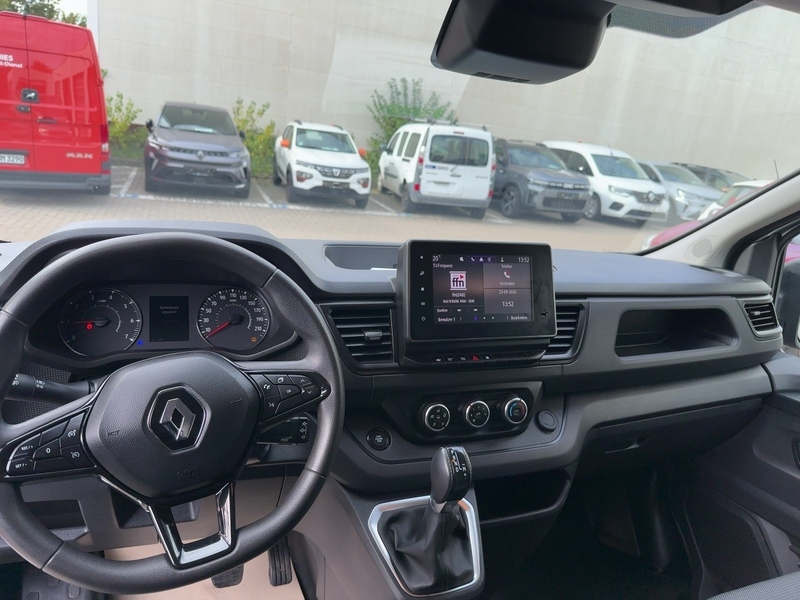 Fahrzeugabbildung Trafic Komfort L2H1 3,1t dCi 150 EDC*SHK* Bild 8 von 15
