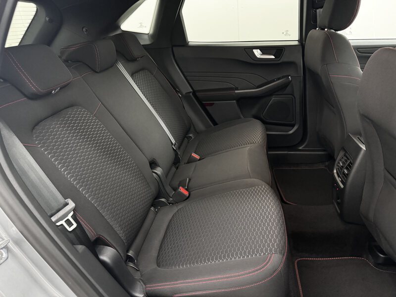 Fahrzeugabbildung Kuga 1.5 EcoBoost ST-Line Allwetterreifen Bild 11 von 40