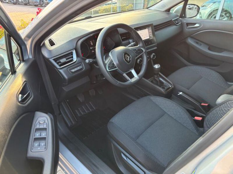 Fahrzeugabbildung Clio lima/Navi/Ganzjr. Bild 7 von 10