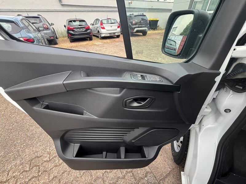 Fahrzeugabbildung Trafic Lkw Komfort L1H1 3,0t Blue dCi 150  Bild 4 von 7
