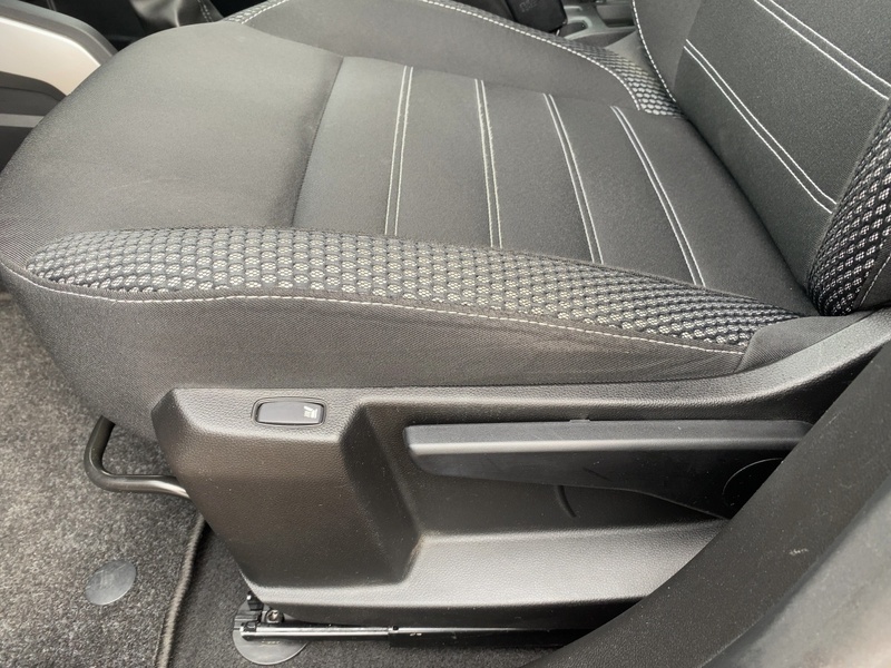 Fahrzeugabbildung Duster ABS Fahrerairbag Bild 15 von 21