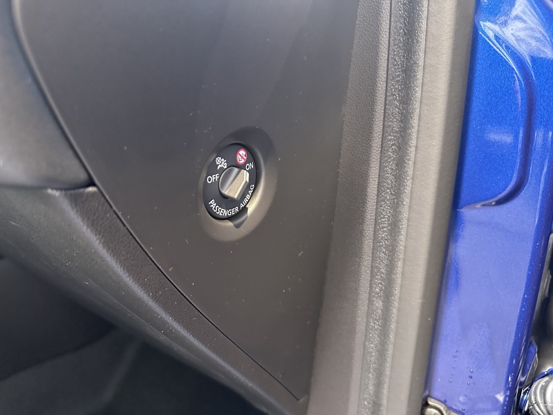 Fahrzeugabbildung Captur Techno 140 PS Mild Hybrid Bild 11 von 50