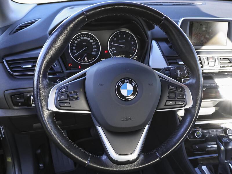 Fahrzeugabbildung 218 Active Tourer NAVI SHZ PDC BT AHK Bild 8 von 15