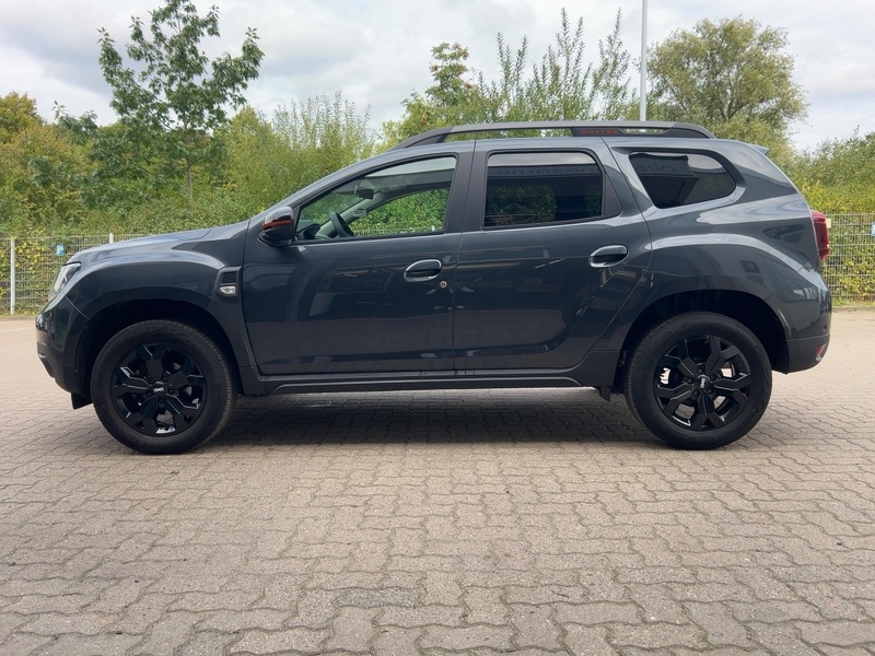 Fahrzeugabbildung Duster Sondermodell Extreme TCe 150 EDC+NAVI+KAM+SHZG+ Bild 3 von 15