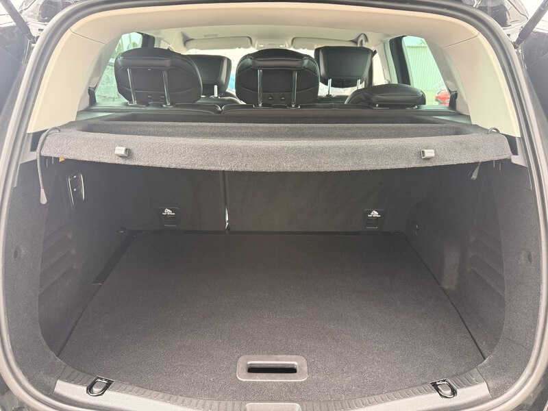 Fahrzeugabbildung Scenic IV Black Edition 1.3 TCe 140 Rückfahrk. Bild 8 von 9
