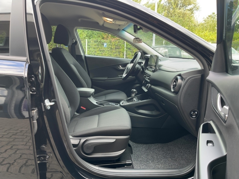Fahrzeugabbildung KONA 1.6 T-GDI Prime 2WD+SHZG+HUD+CARPLAY+LED+KAMERA+ Bild 11 von 15