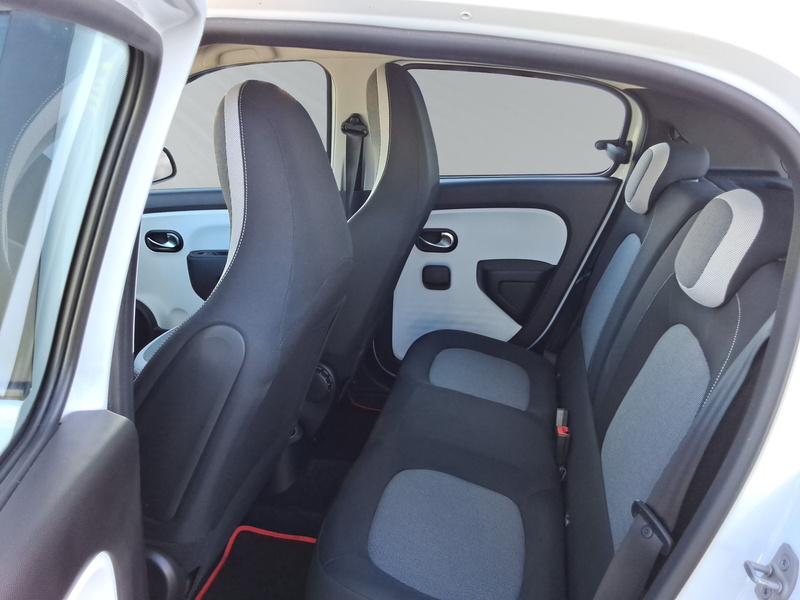 Fahrzeugabbildung Twingo E-TECH Equilibre Bild 8 von 12