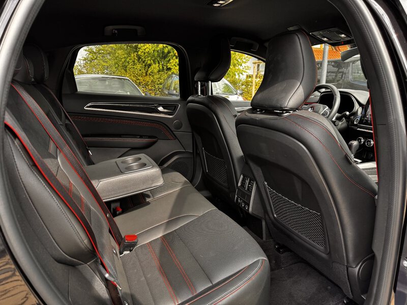 Fahrzeugabbildung Arkana NAVI+ACC+LEDER+SITZH Bild 9 von 23