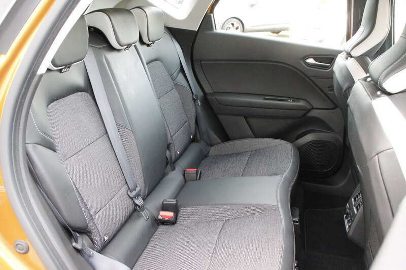 Fahrzeugabbildung Captur II INTENS TCe 140 EDC Bild 18 von 21