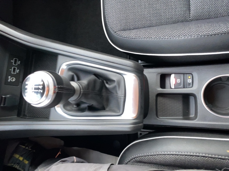 Fahrzeugabbildung Captur TECHNO TCe 140 Bild 19 von 20