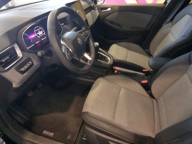 Fahrzeugabbildung Clio KISS TCe 90 Bild 12 von 12