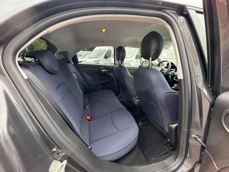 Fahrzeugabbildung 500X KLIMA*CARPLAY*KAMERA*LM Bild 10 von 20