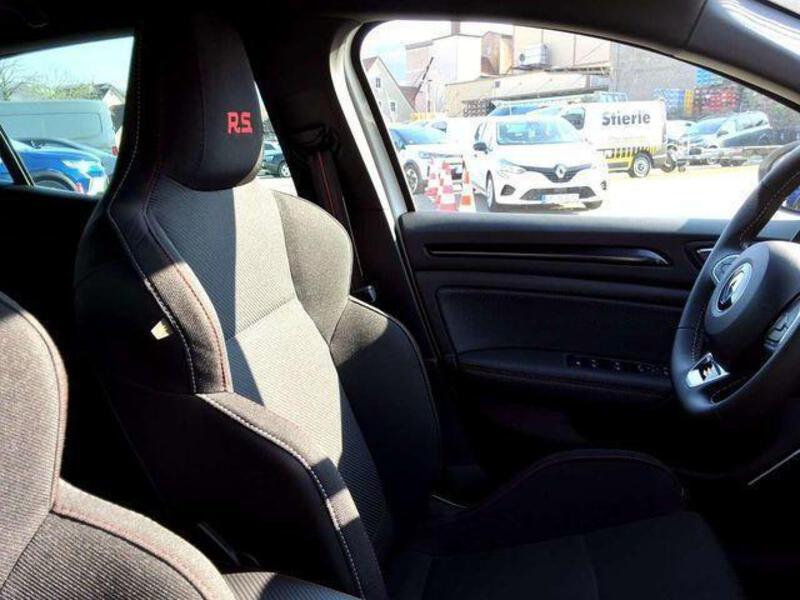 Fahrzeugabbildung Megane TCe 300 EDC/BOSE/KAMERA/PDC Bild 13 von 15