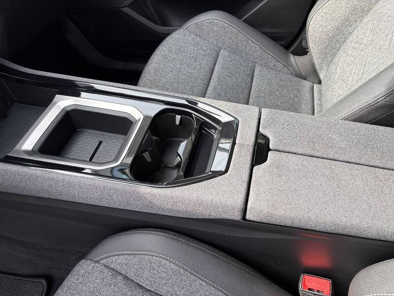 Fahrzeugabbildung Austral Evolution Full Hybrid 200 Bild 9 von 11