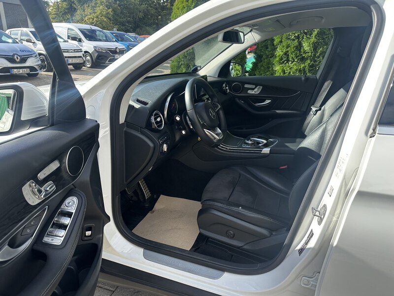Fahrzeugabbildung GLC 350 d 4Matic AMG Line Bild 10 von 16
