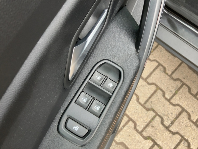 Fahrzeugabbildung Duster Extreme 1.3 TCe 150 PS  Bild 19 von 20