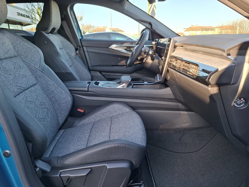 Fahrzeugabbildung Austral Techno Full Hybrid E-Tech 200 Bild 14 von 44