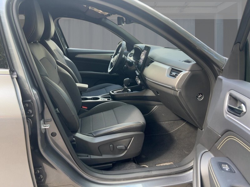Fahrzeugabbildung Arkana Apple CarPlay BT Bild 8 von 22