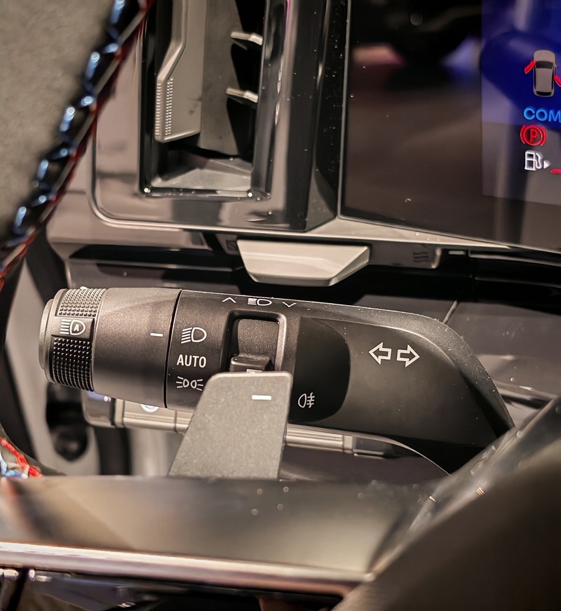Fahrzeugabbildung Austral Esprit Alpine Full Hybrid E-Tech 200 Bild 23 von 45