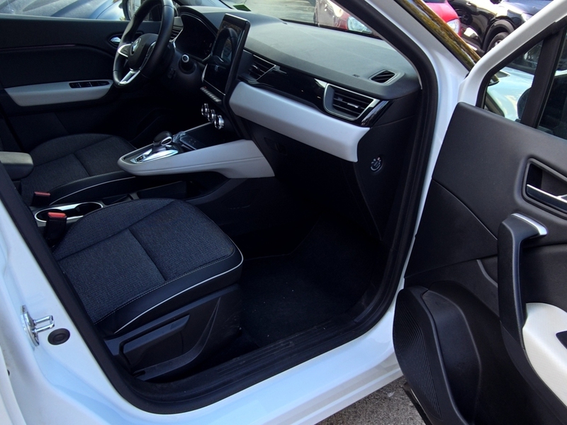 Fahrzeugabbildung Captur EDITION ONE E-TECH PLUG-IN 160 Bild 10 von 20