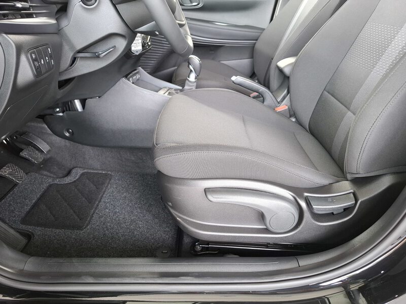 Fahrzeugabbildung i20 FL (MY25) 1.0 T-GDI (100 PS) 6-MT 2WD Trend Bild 33 von 43