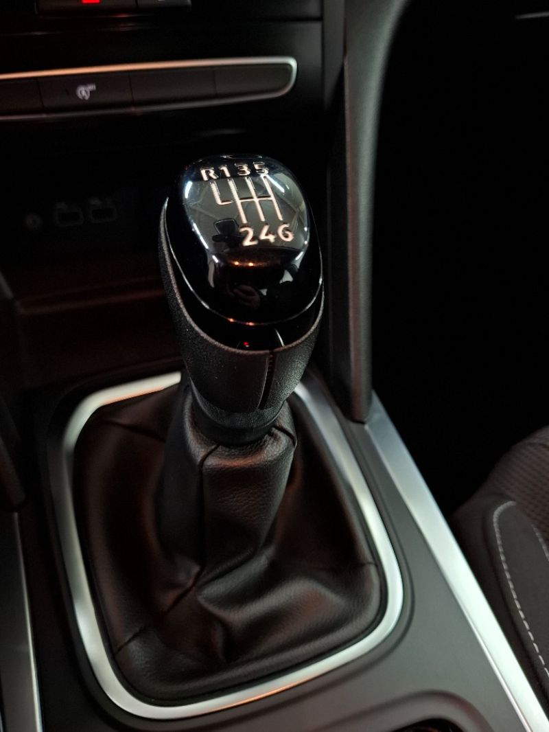 RENAULT Megane 2022 — imagine 16
