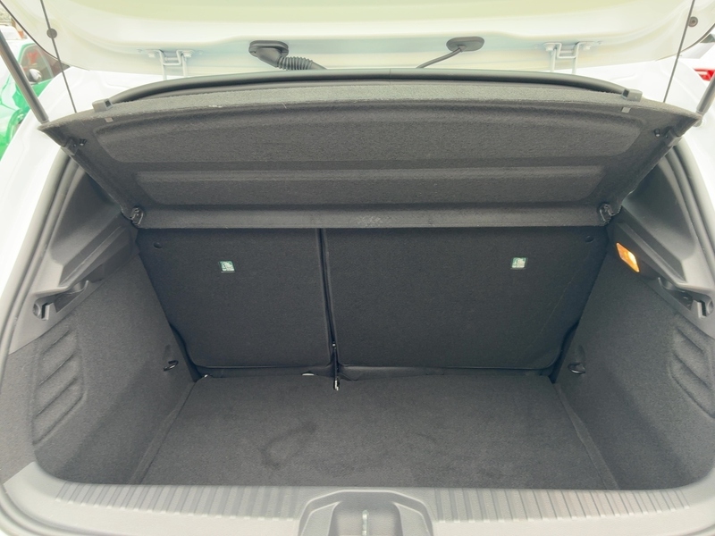 Fahrzeugabbildung Clio Allwetter+PDC+Carplay Bild 18 von 50