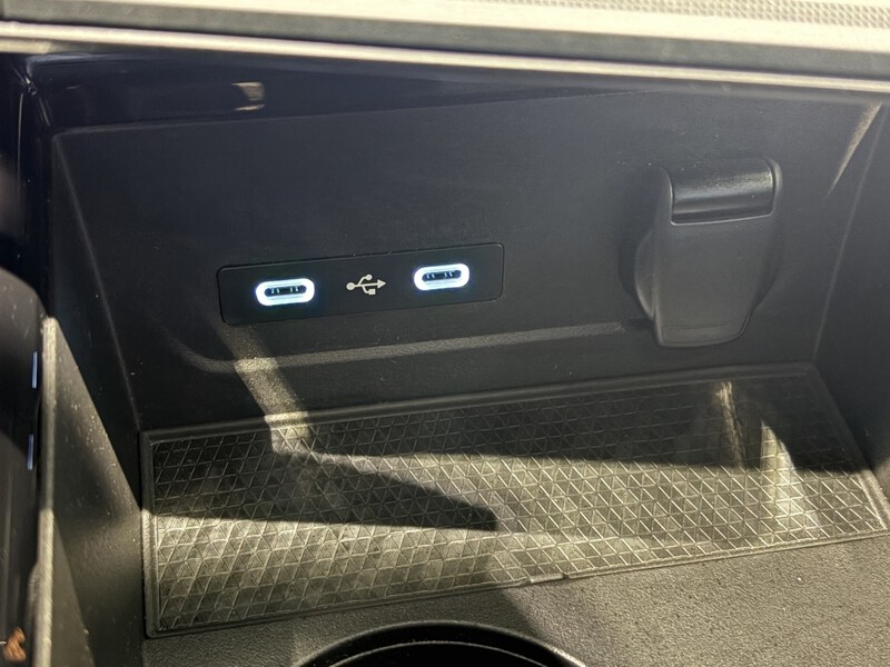 Fahrzeugabbildung Austral Techno Full Hybrid 200 PS Bild 18 von 50