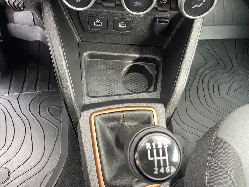 Fahrzeugabbildung Duster +++4WD+++AHK+++ Bild 35 von 50