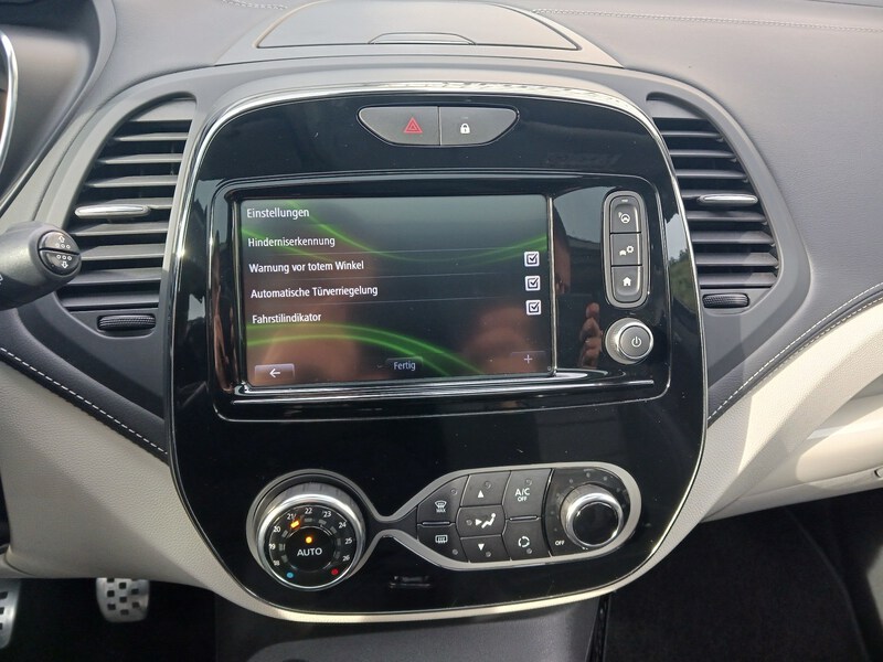 Fahrzeugabbildung Captur Initiale Paris TCe 120 Start&Stop MT  Bild 24 von 30