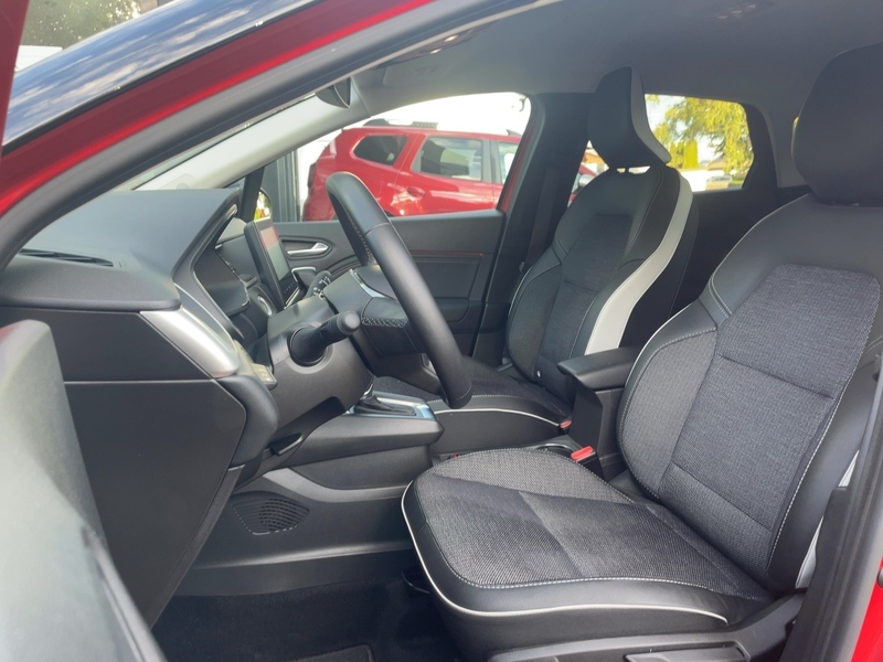 Fahrzeugabbildung Captur II Techno E-Tech Full Hybrid 145 Bild 6 von 15