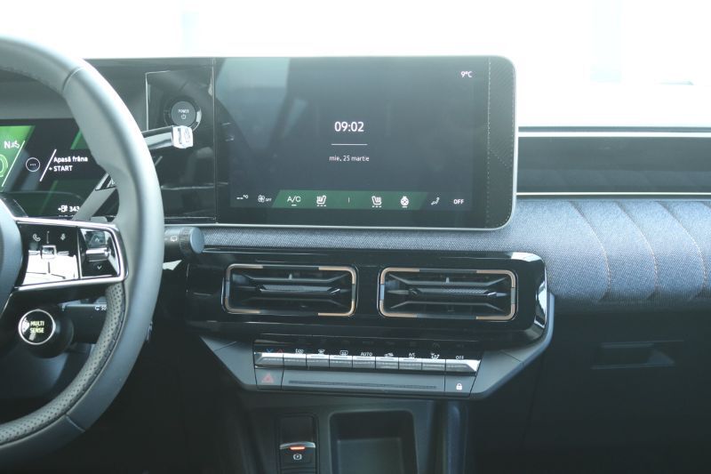 RENAULT Unknown Model 2025 — imagine 24