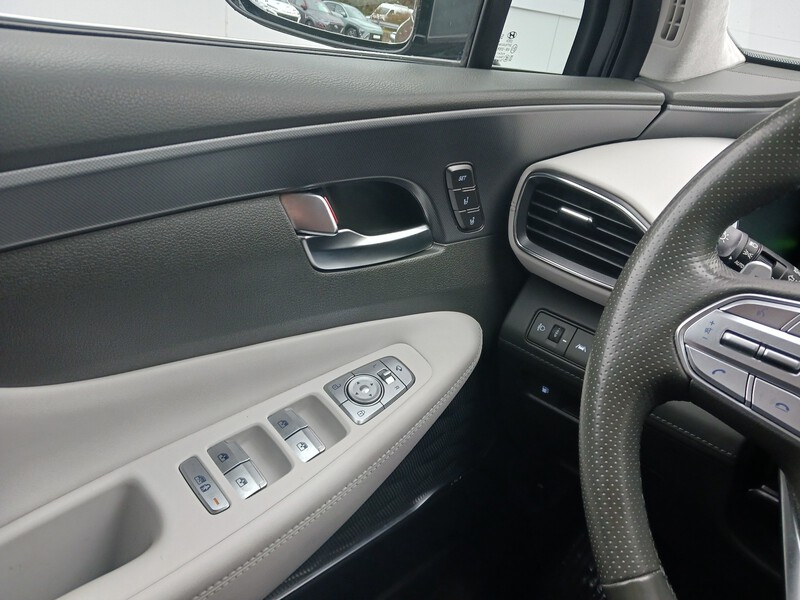 Fahrzeugabbildung SANTA FE 1.6 T-GDI Signature 4WD Plug-In-Hybrid  Bild 14 von 30