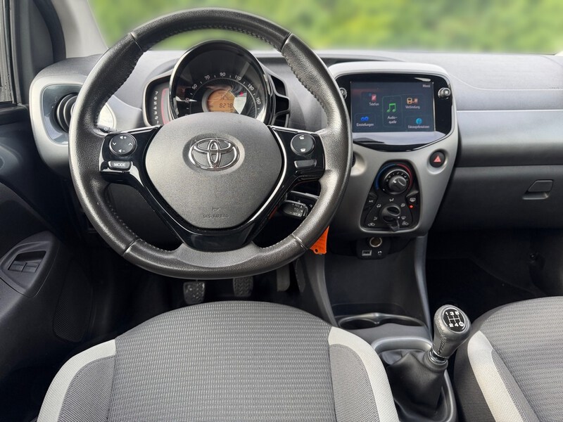 Fahrzeugabbildung Aygo *Rückfahrkamera* Bild 8 von 14
