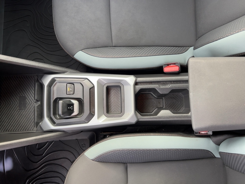 Fahrzeugabbildung Duster 1.6 E-TECH 140 Extreme  Bild 15 von 30