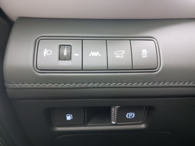 Fahrzeugabbildung SANTA FE 1.6 T-GDI Signature 4WD Plug-In-Hybrid  Bild 15 von 30